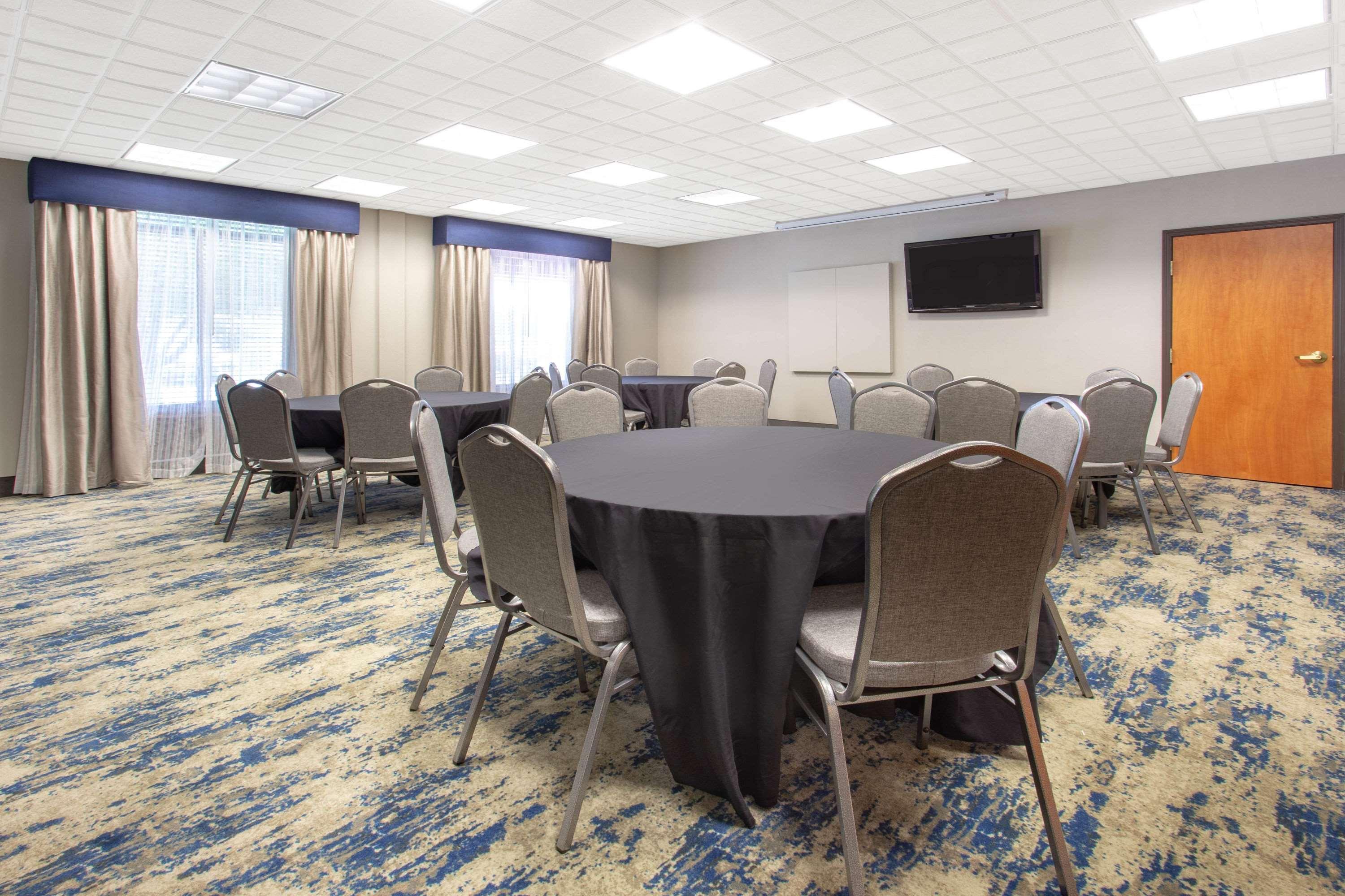 Hotel Wingate By Wyndham Indianapolis Airport Plainfield Exterior foto
